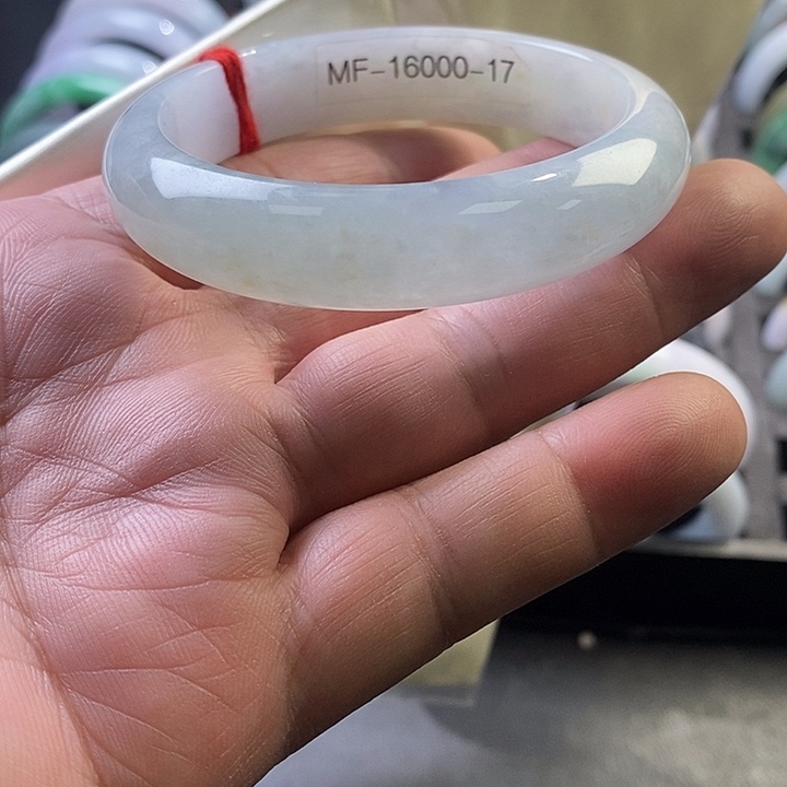 翡翠未镶嵌手镯15、正