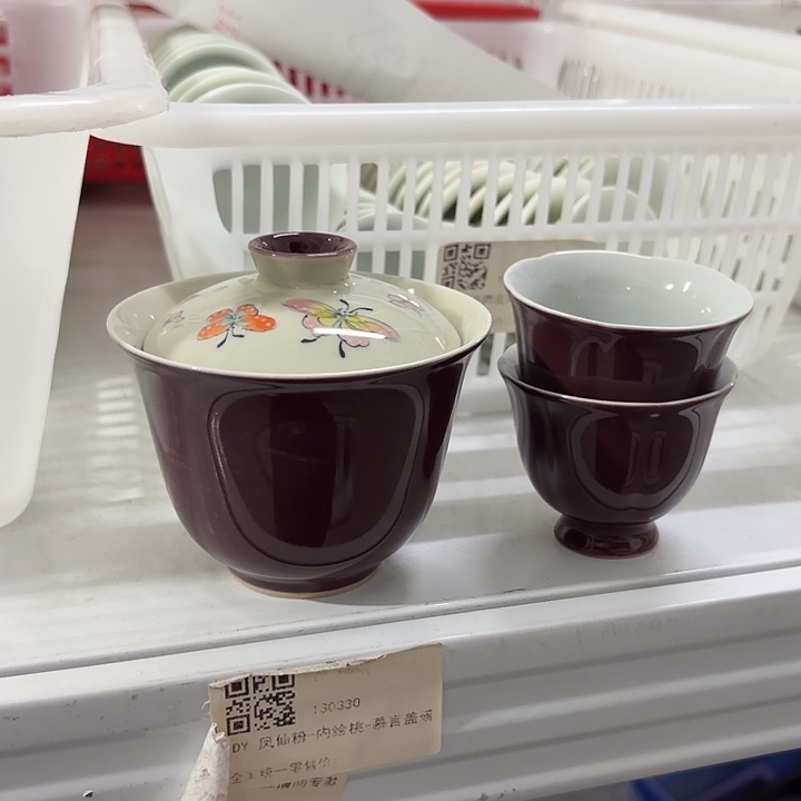 陶摆件盖碗加2杯      
