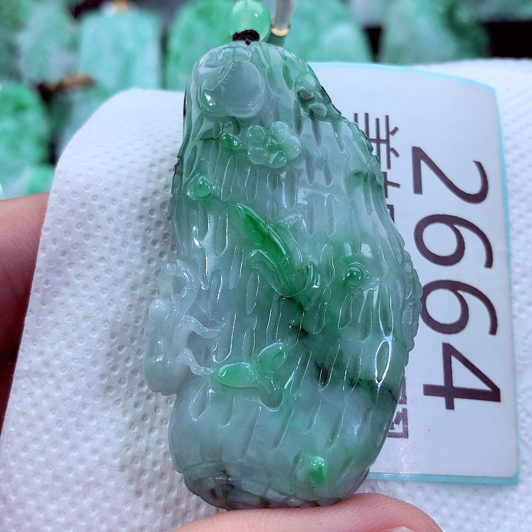 吊坠(不含链)未镶嵌翡翠