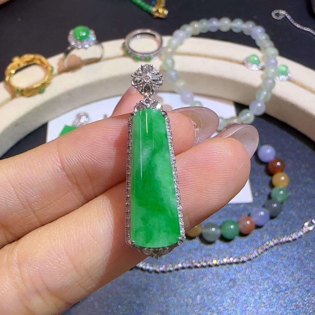 翡翠18K金镶嵌颈饰精品