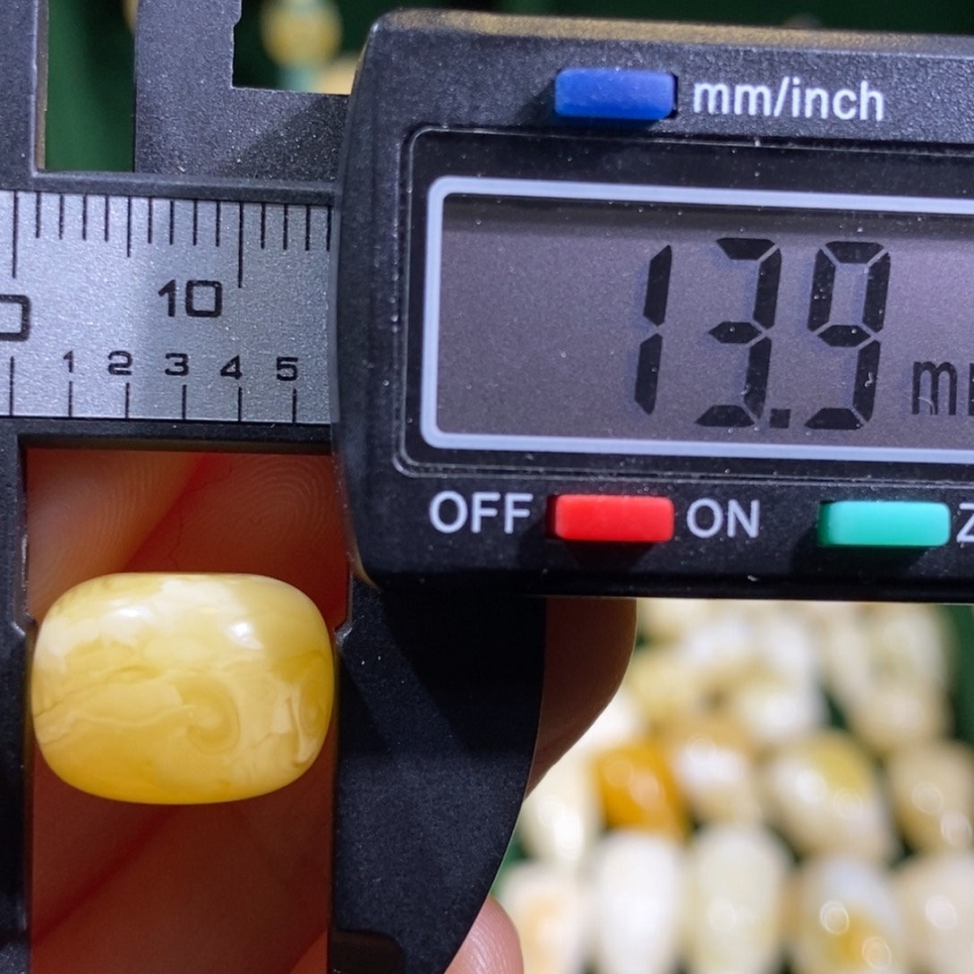 蜜蜡未镶嵌裸石配饰