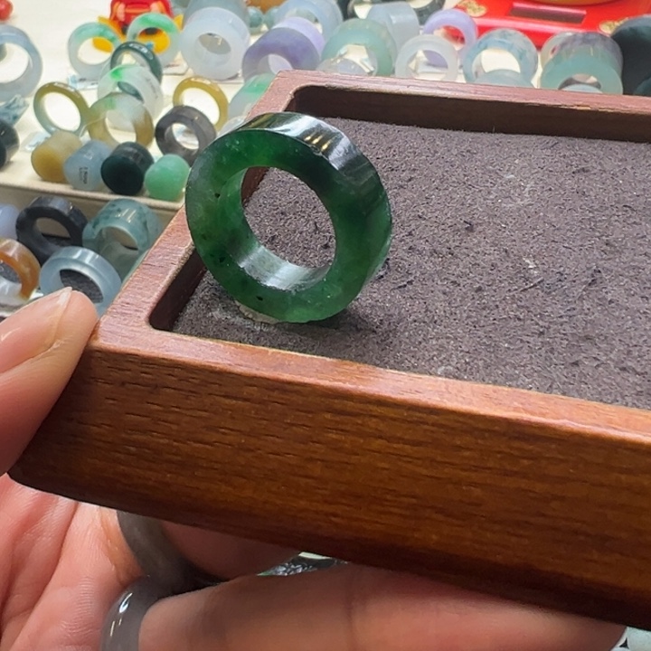 定制翡翠未镶嵌翡翠