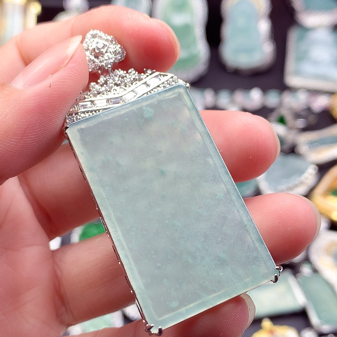 翡翠颈饰未镶嵌翡翠