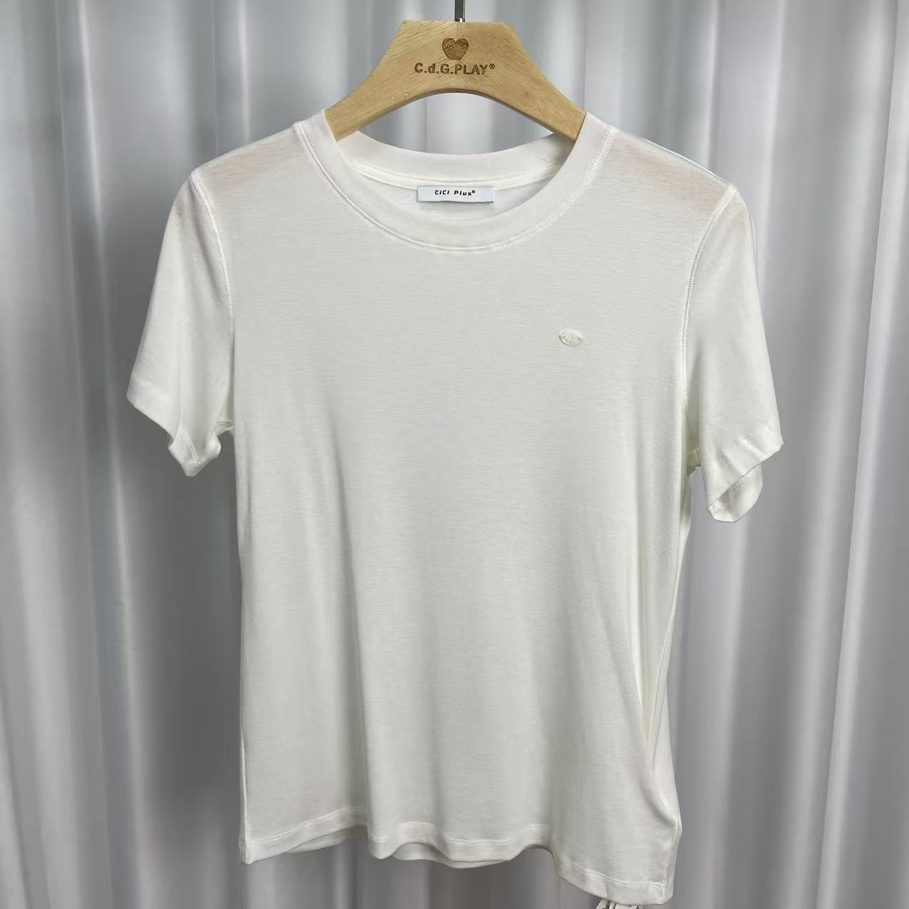 设计师系列  Y477-1  女装时尚撤柜短袖T恤白色TX0676