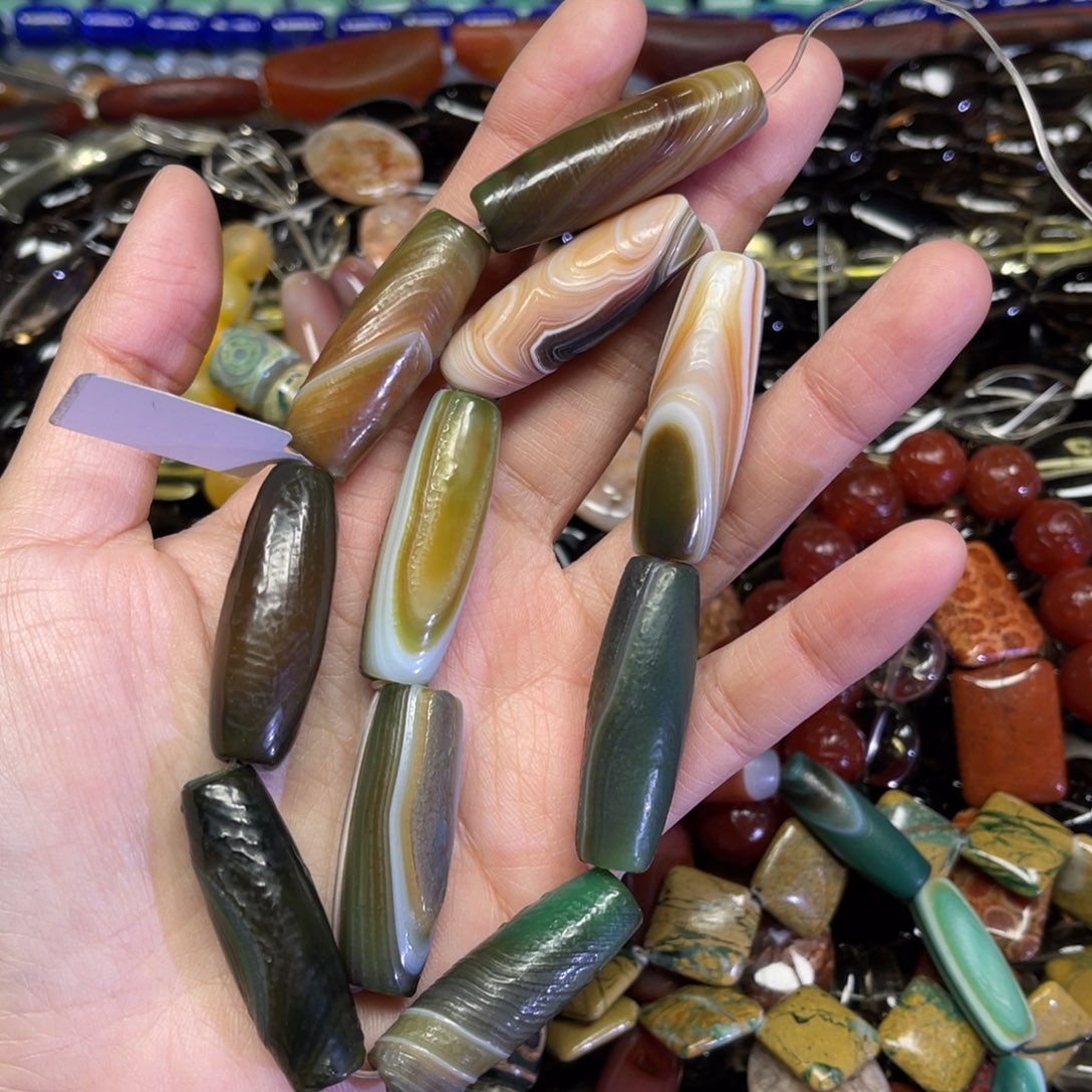 Z***鹅玛瑙/玉髓散珠孔雀玛瑙