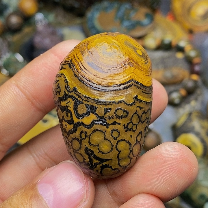 北**…石头珠子是真的