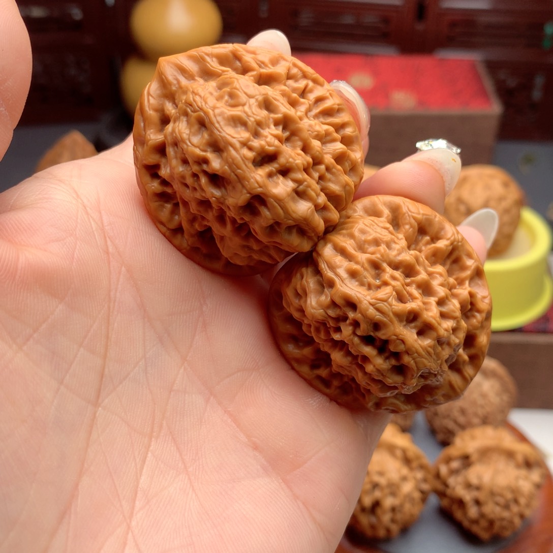 文玩核桃吊坠金公子。   6号