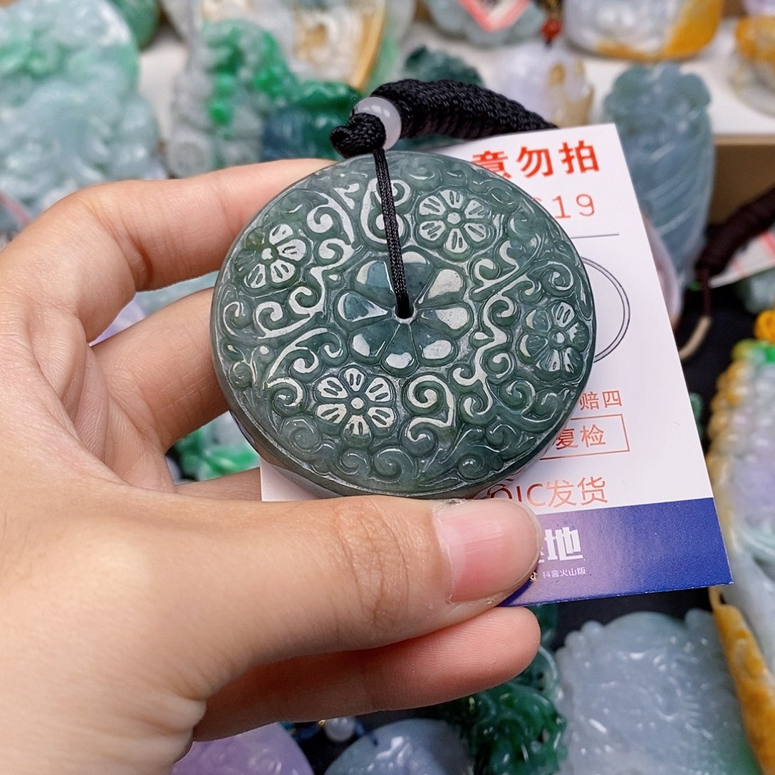 吊坠(不含链)未镶嵌翡翠