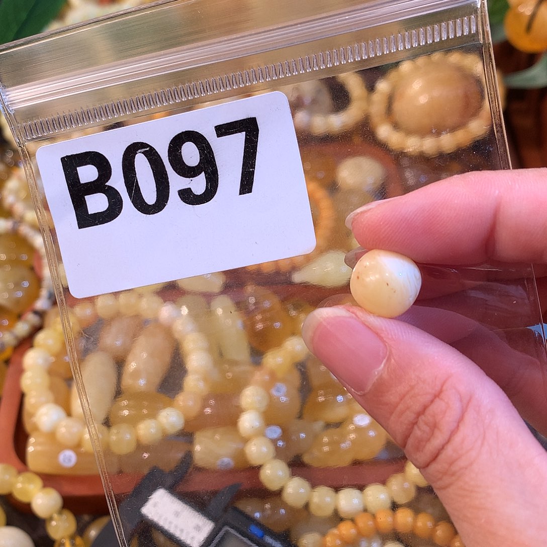 未镶嵌琥珀珠宝奇石