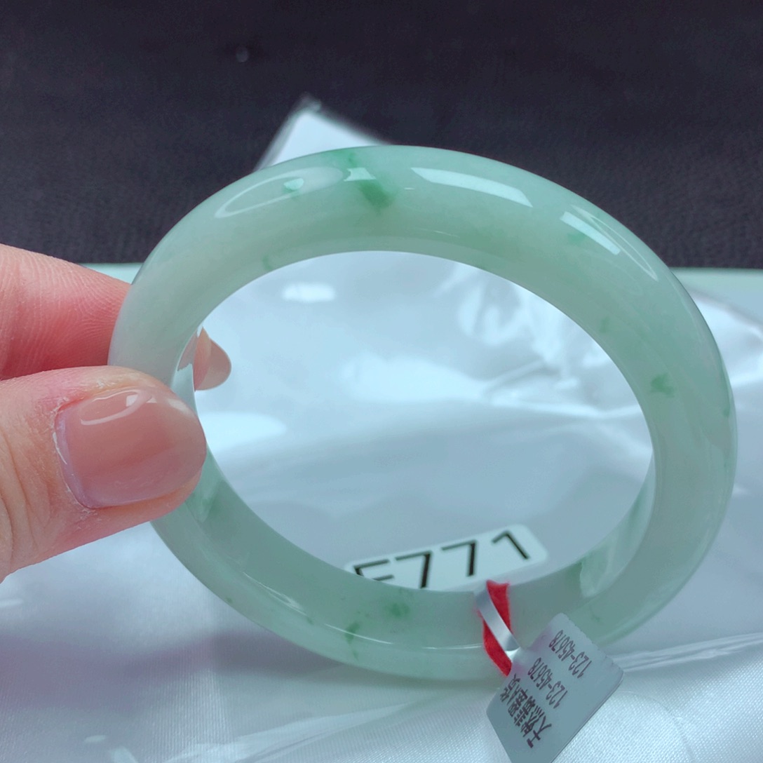 翡翠手镯未镶嵌手镯88