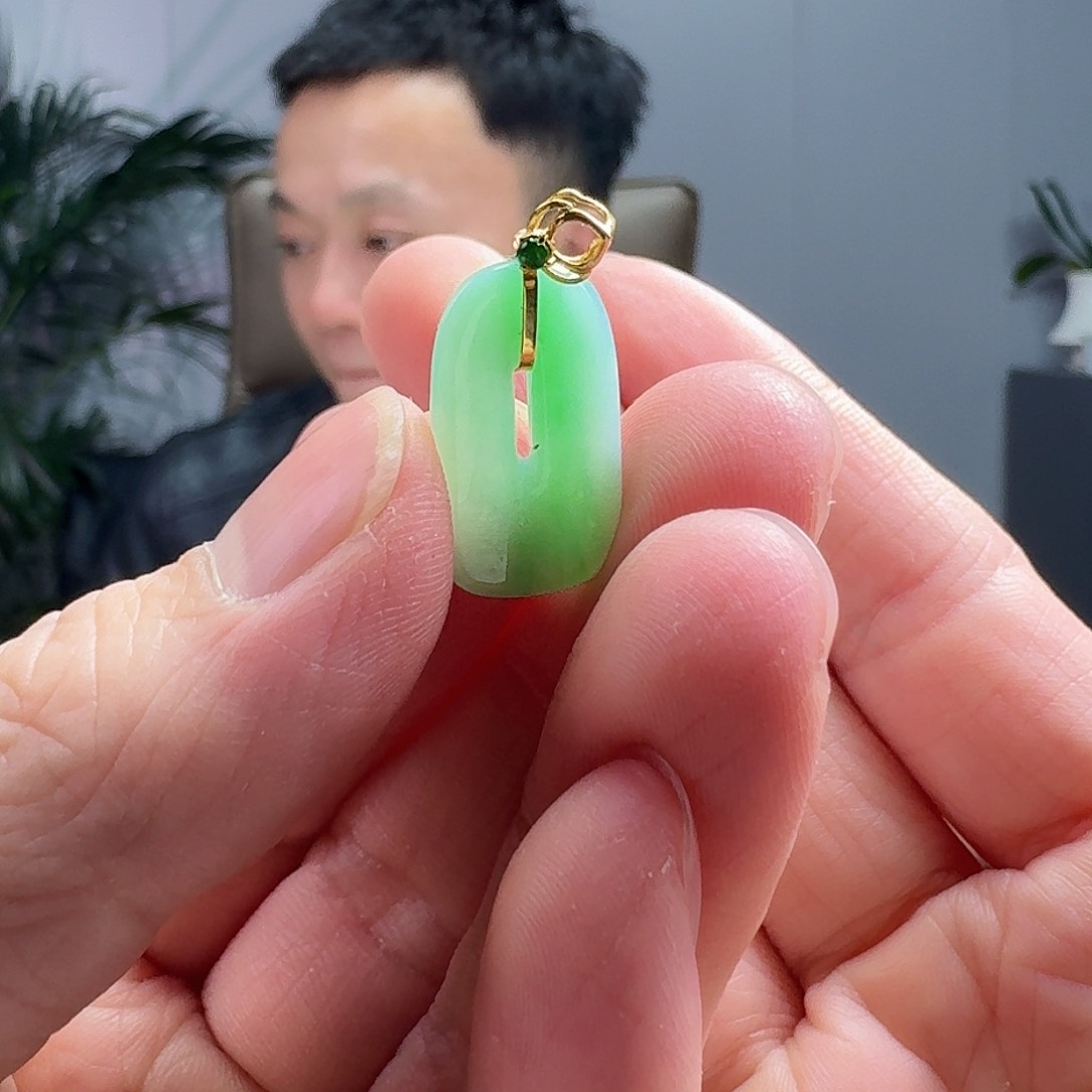 翡翠吊坠(不含链)18K金镶嵌天然