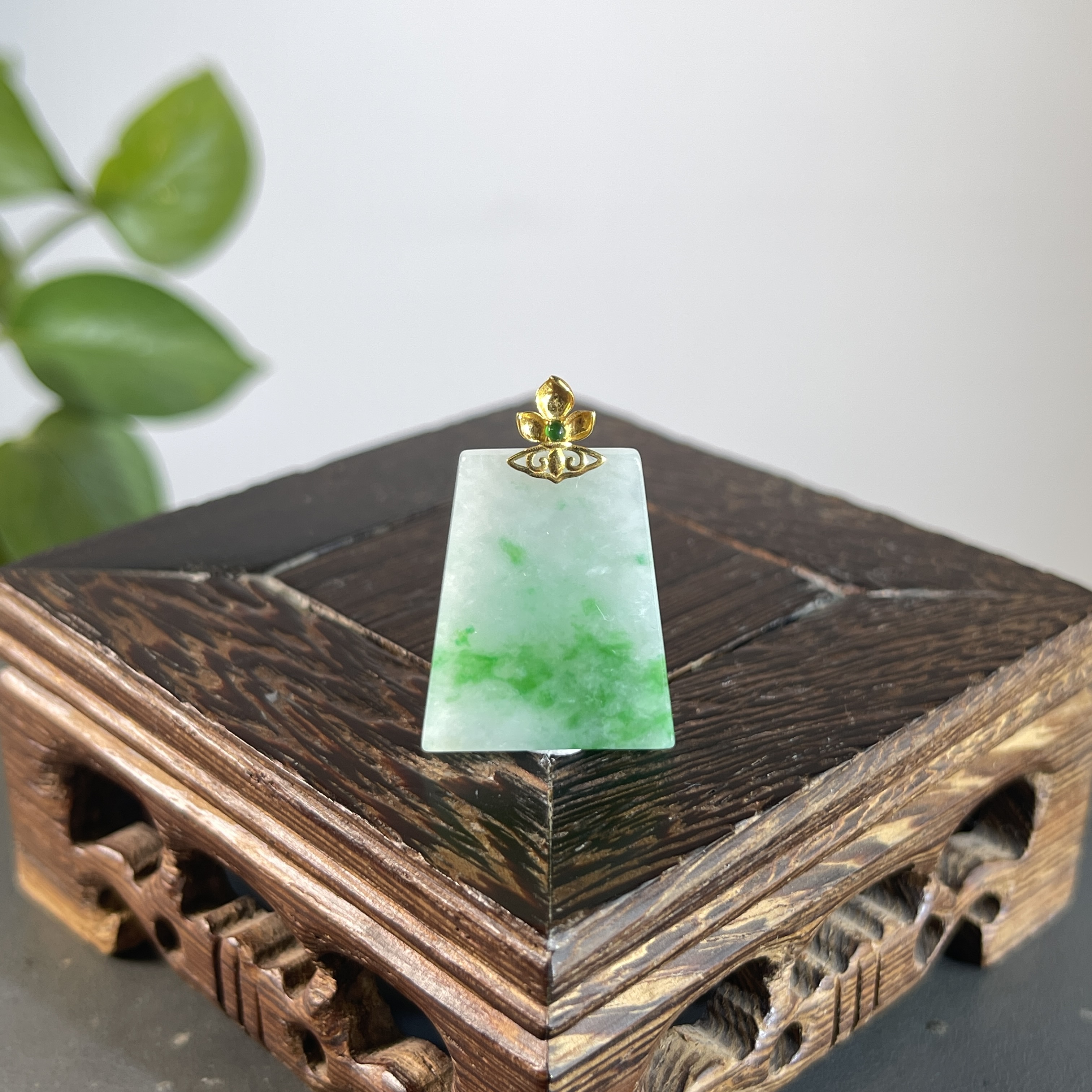 JGA18-113 天然缅甸A货翡翠 18K扣头无事牌