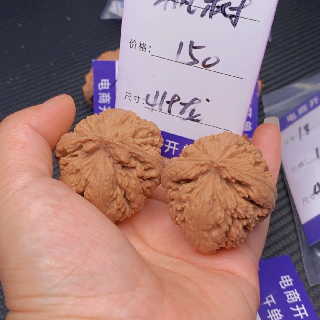 枫***树文玩核桃霸王龙核桃
