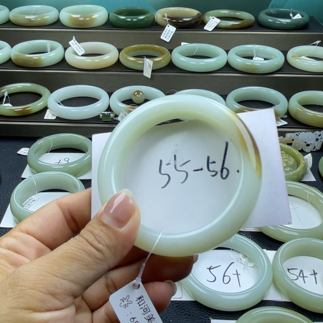 和田玉未镶嵌手镯