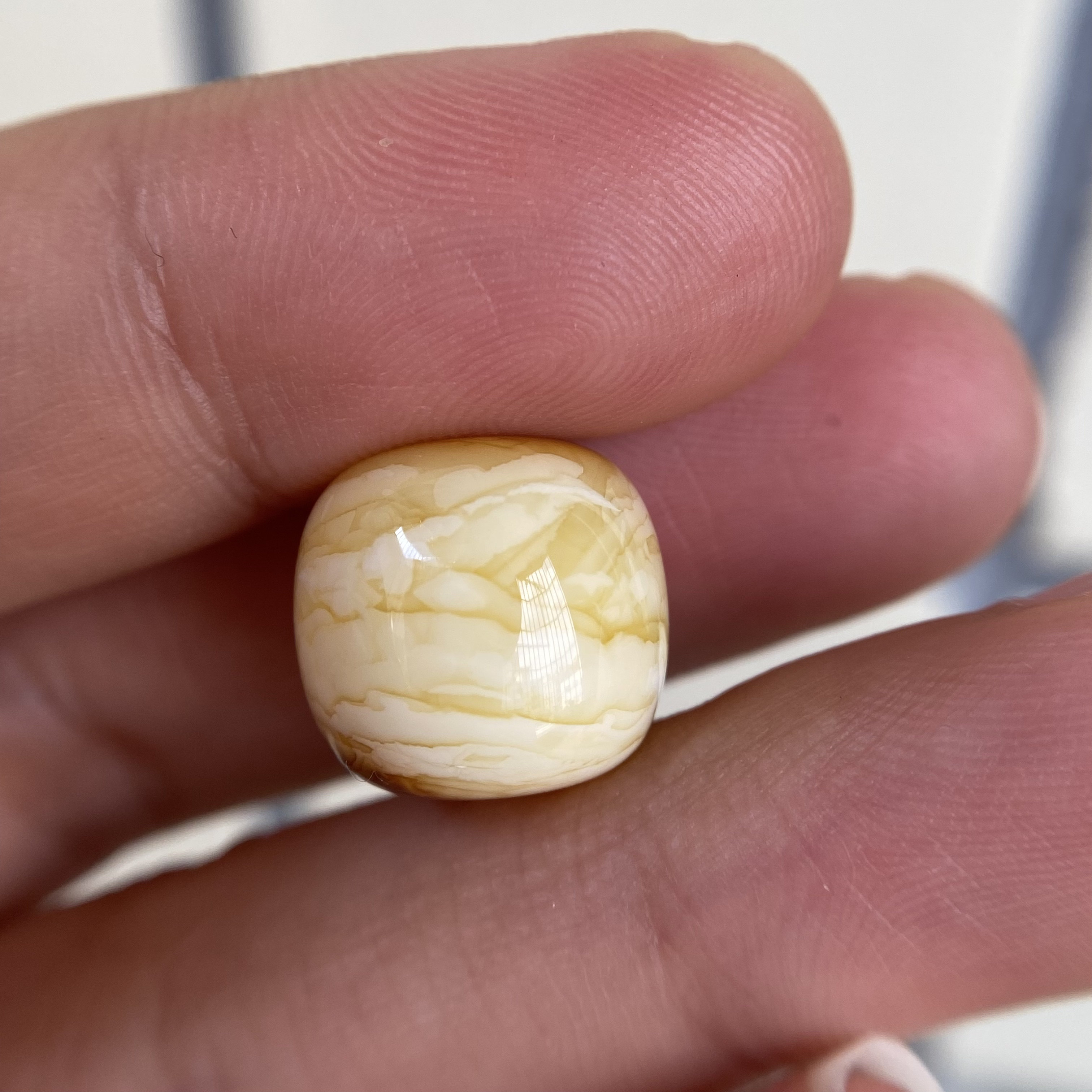 蜜蜡沁色橘黄千层老型配饰13.6×12.7mm，整体都够用，无优化保天然