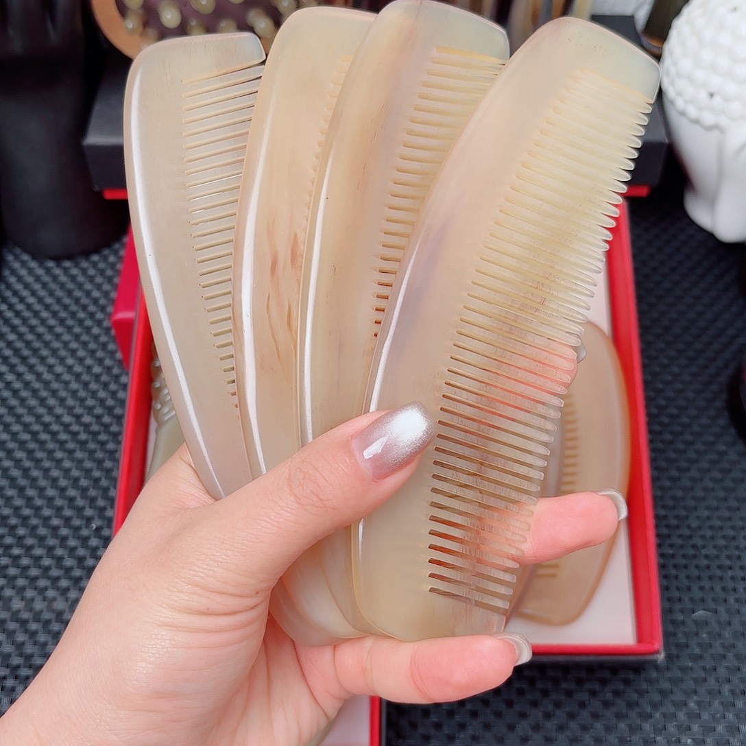 纯手工制作纯牛角梳子