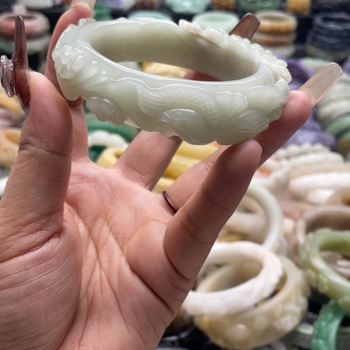 石英岩玉未镶嵌手镯