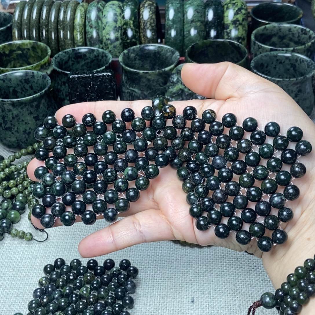 用***杰蛇纹石玉未镶嵌眼罩