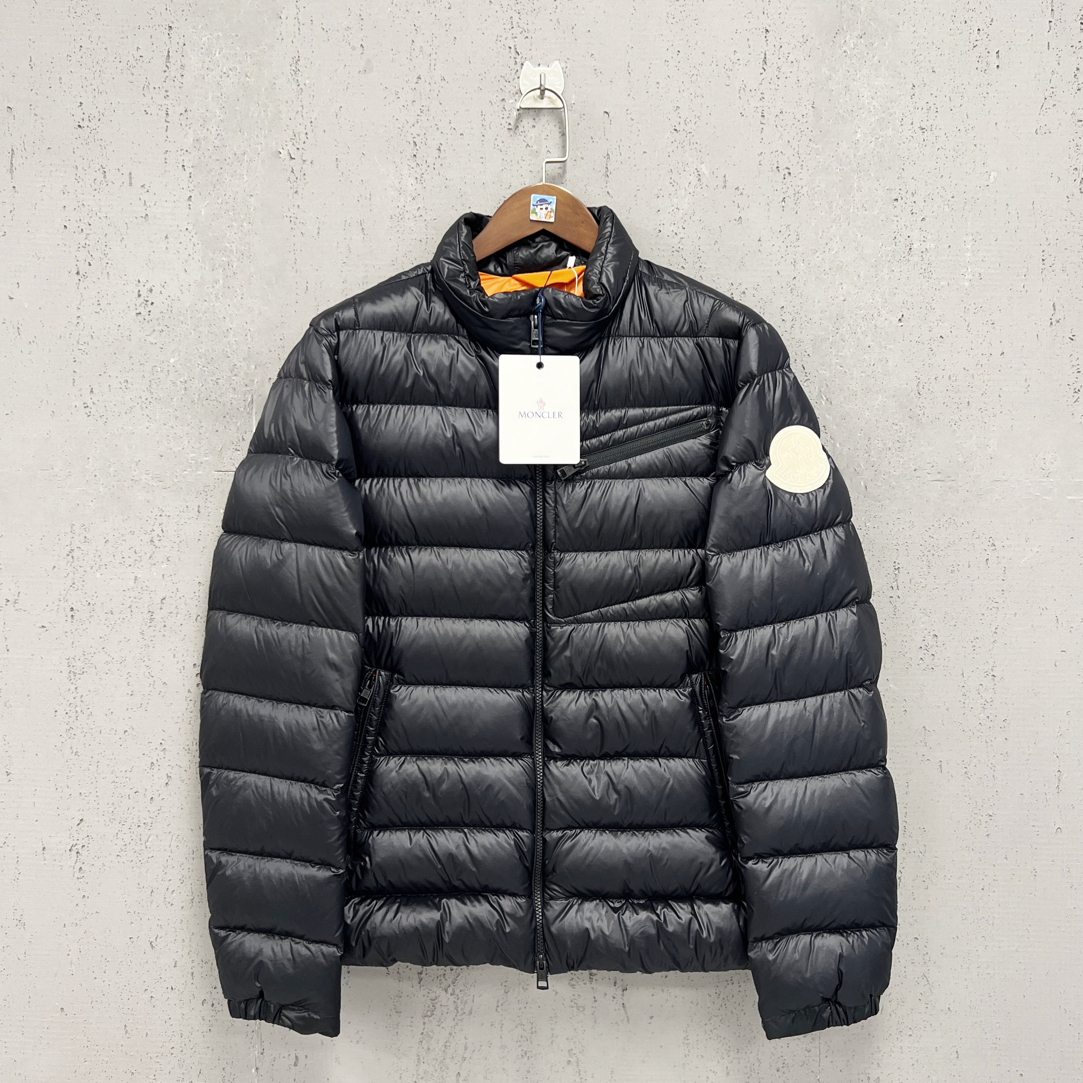 未使用 MONCLER moncler蒙口黑色手臂大白标羽绒服4码