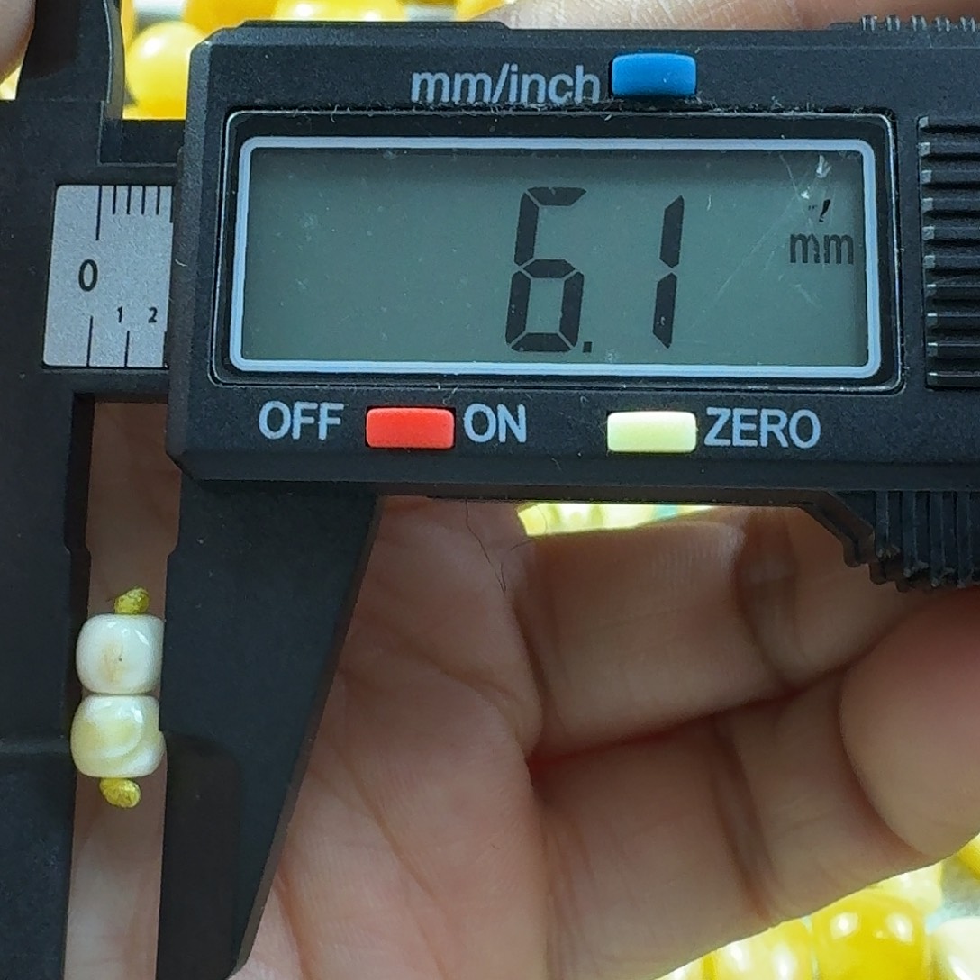 蜜蜡未镶嵌裸石13杂