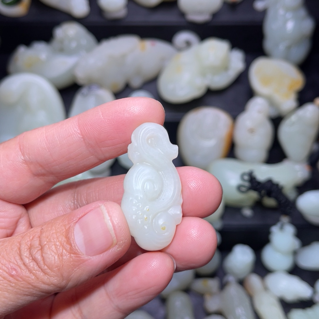 和田玉颈饰未镶嵌爱**秋