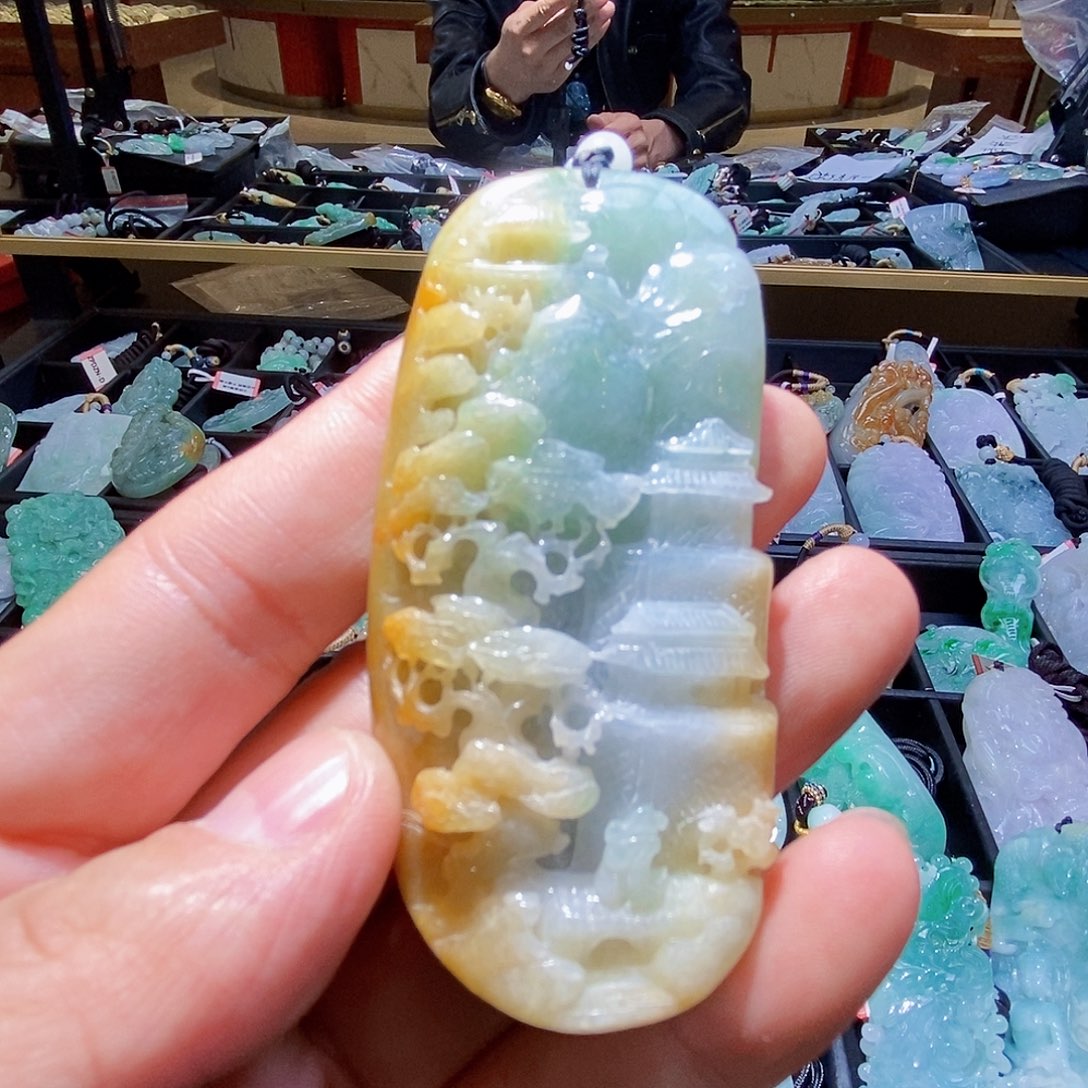 翡翠颈饰未镶嵌翡翠
