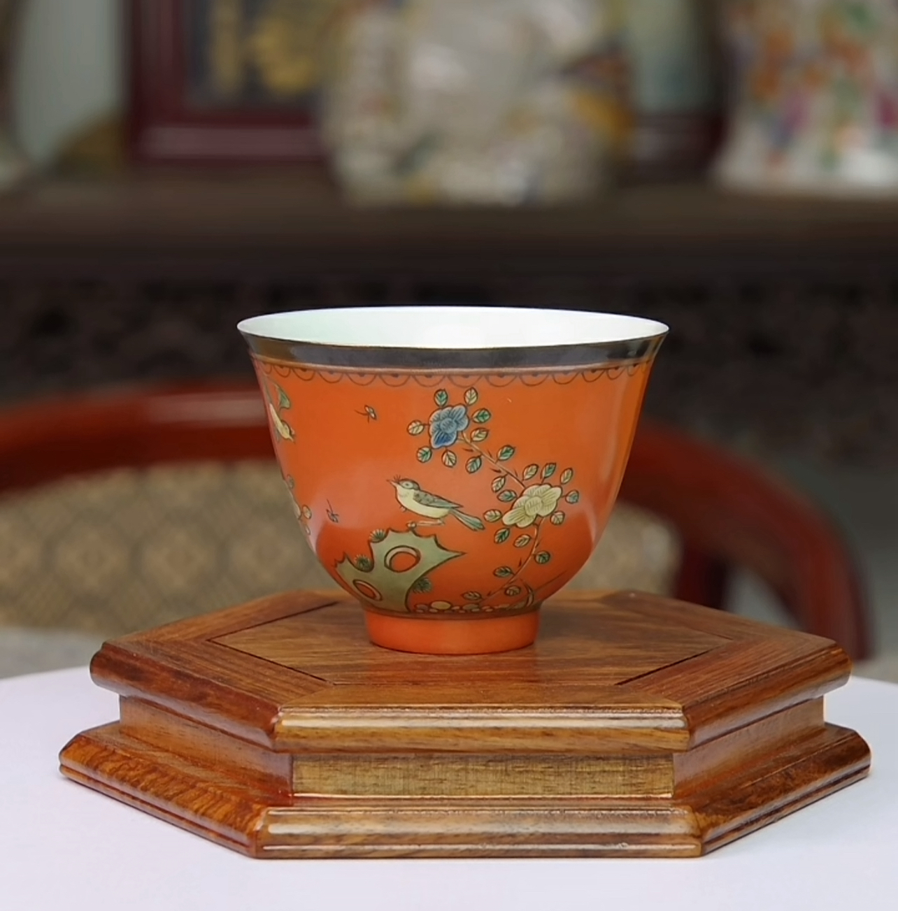珊瑚红釉 粉彩描金花鸟纹杯   高6.5公分 口径8.8微瑕 2公分冲线