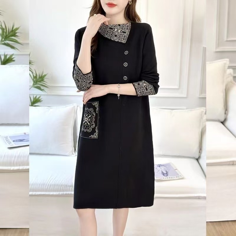 028-029号秋冬新款羊毛连衣裙中长款针织打底衫配大衣宽松毛衣裙