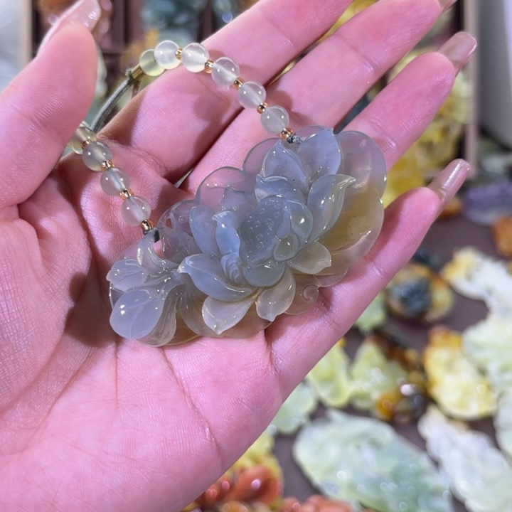 未镶嵌蛇纹石玉颈饰怡**影随机发