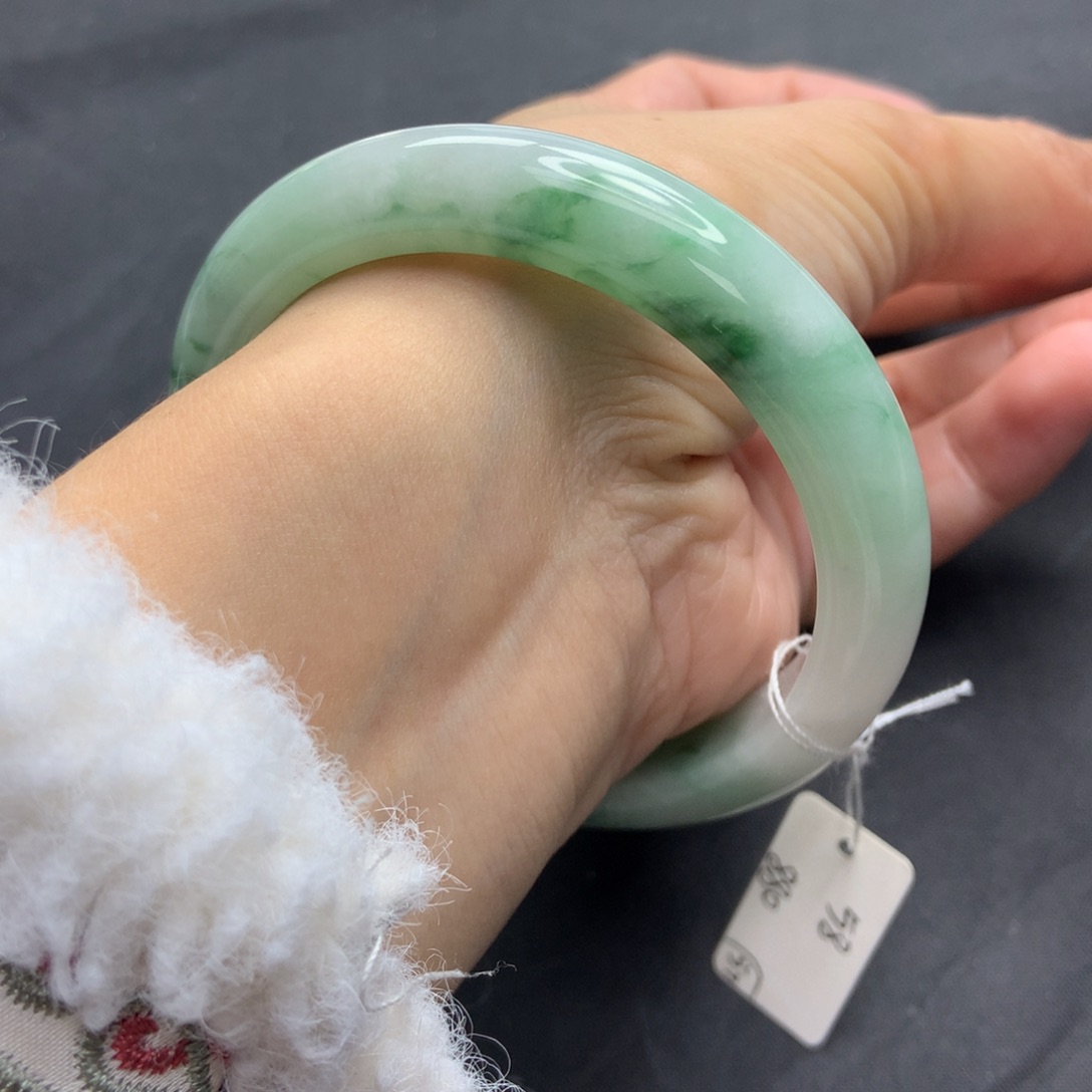 翡翠手镯未镶嵌58圈口