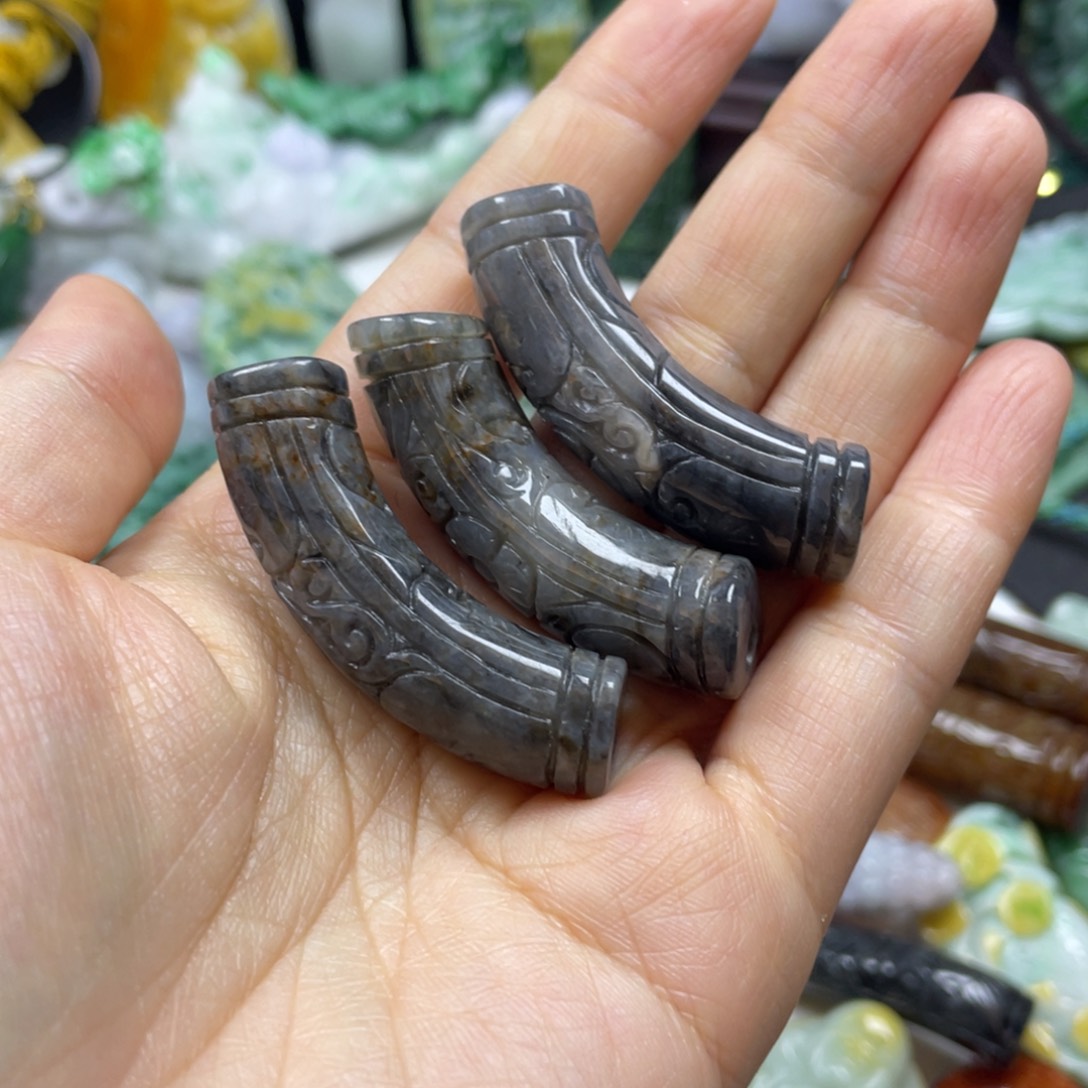 翡翠颈饰未镶嵌飞**蝉牌子