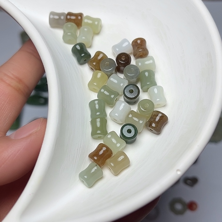 和田玉未镶嵌珠宝半成品拍一随机发3颗，5号