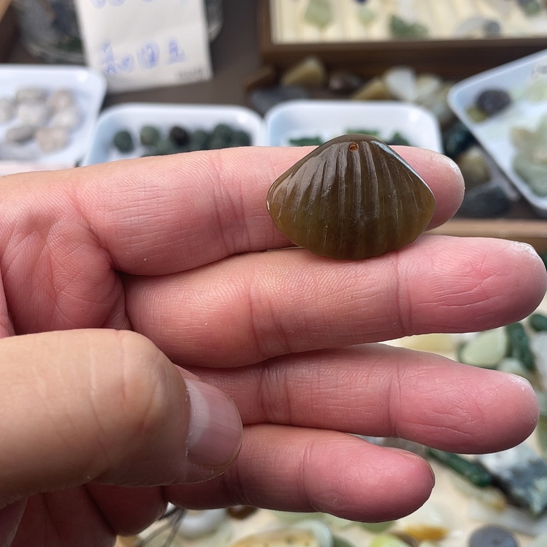 简***木和田玉未镶嵌颈饰
