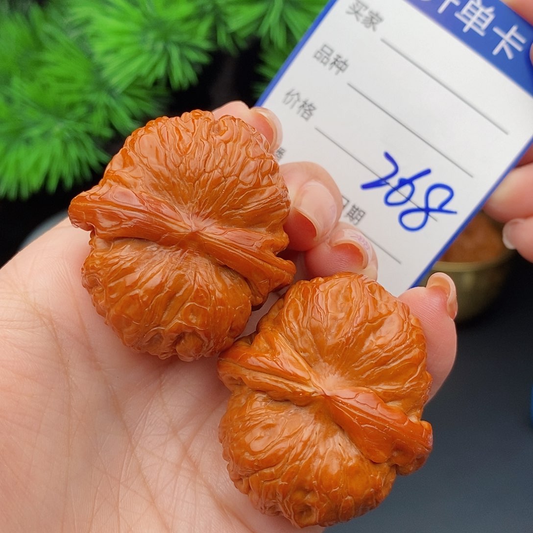 文玩核桃吊坠有***。43元宝268