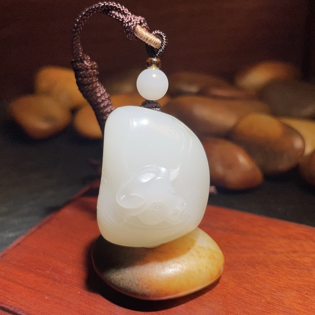 《牛》15克偶玉作品和田玉吊坠