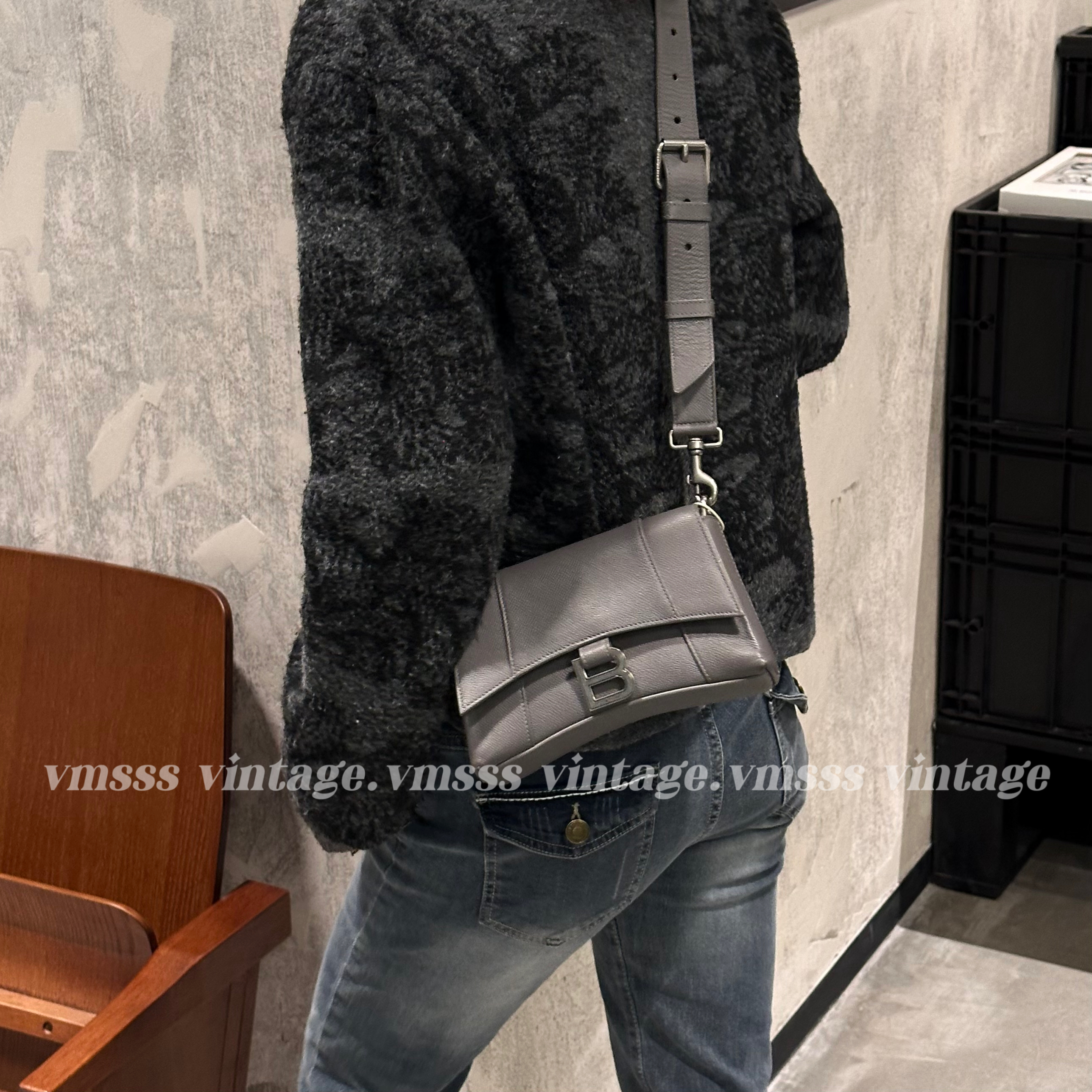 99新 Balenciaga/巴黎世家 downtown沙漏包灰色牛皮单肩包 /01547
