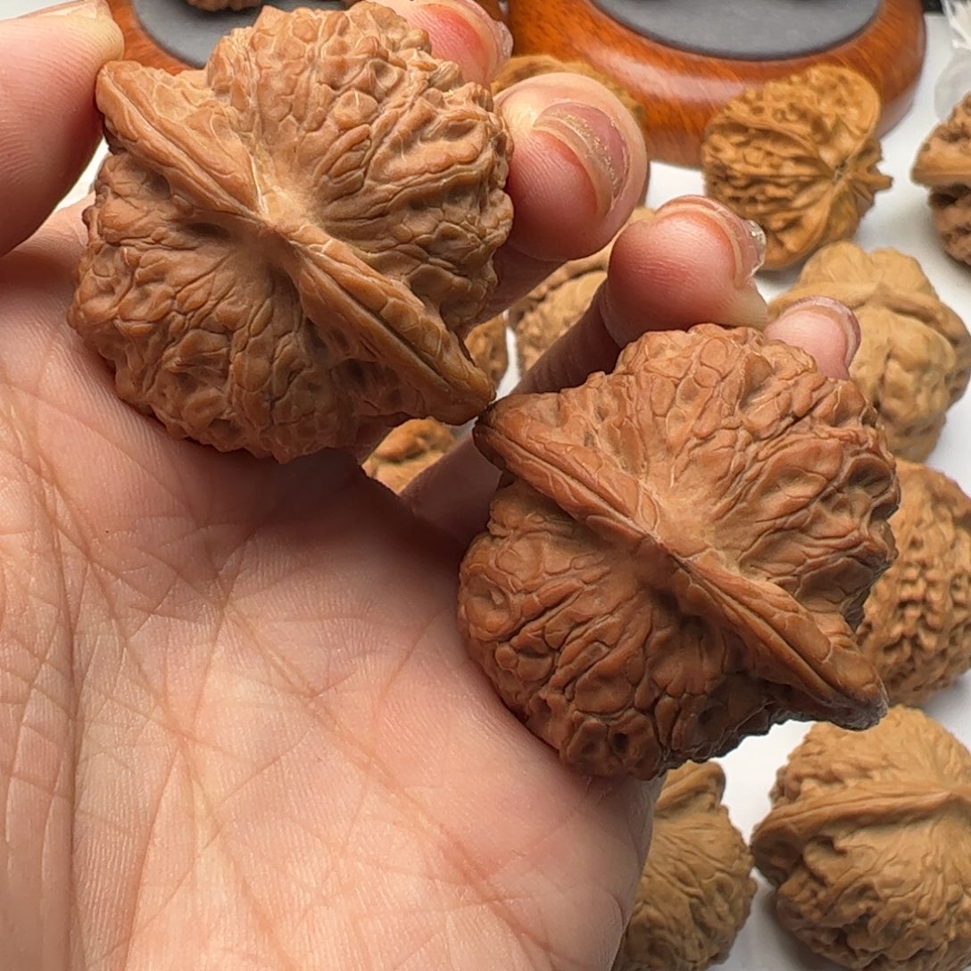 文玩核桃吊坠血麒麟38全品