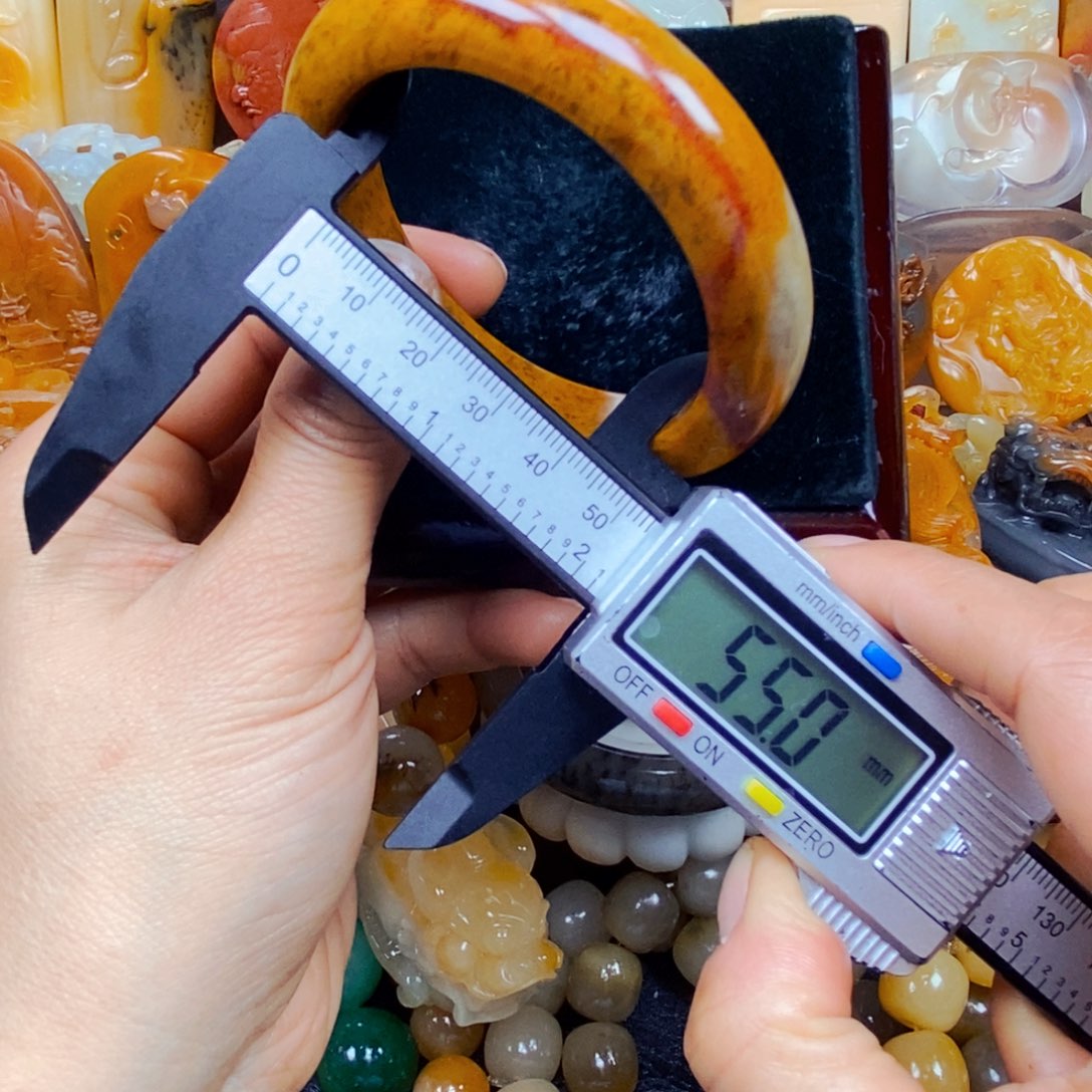 石英质玉（黄龙玉）颈饰未镶嵌