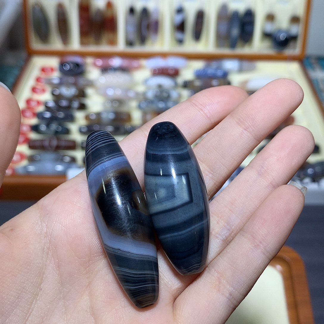 轩***轩玛瑙/玉髓未镶嵌颈饰