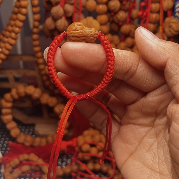 木质类龙纹桃枭挂件