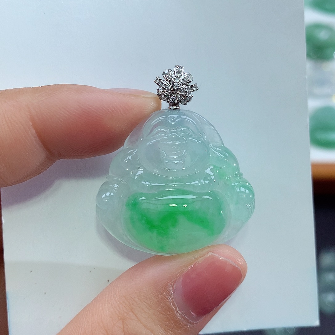 翡翠18K金镶嵌颈饰佛公