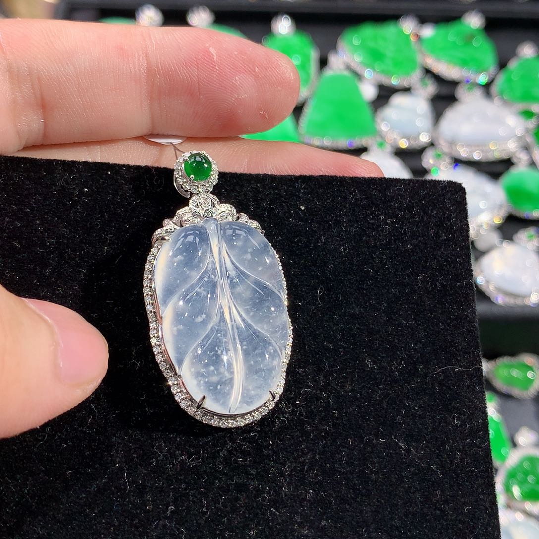 翡翠18K金镶嵌颈饰