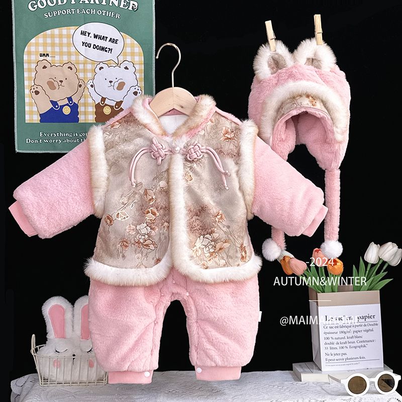婴幼儿宝宝连体衣秋冬装可爱洋气爬爬服满月周岁棉衣外出加厚衣服