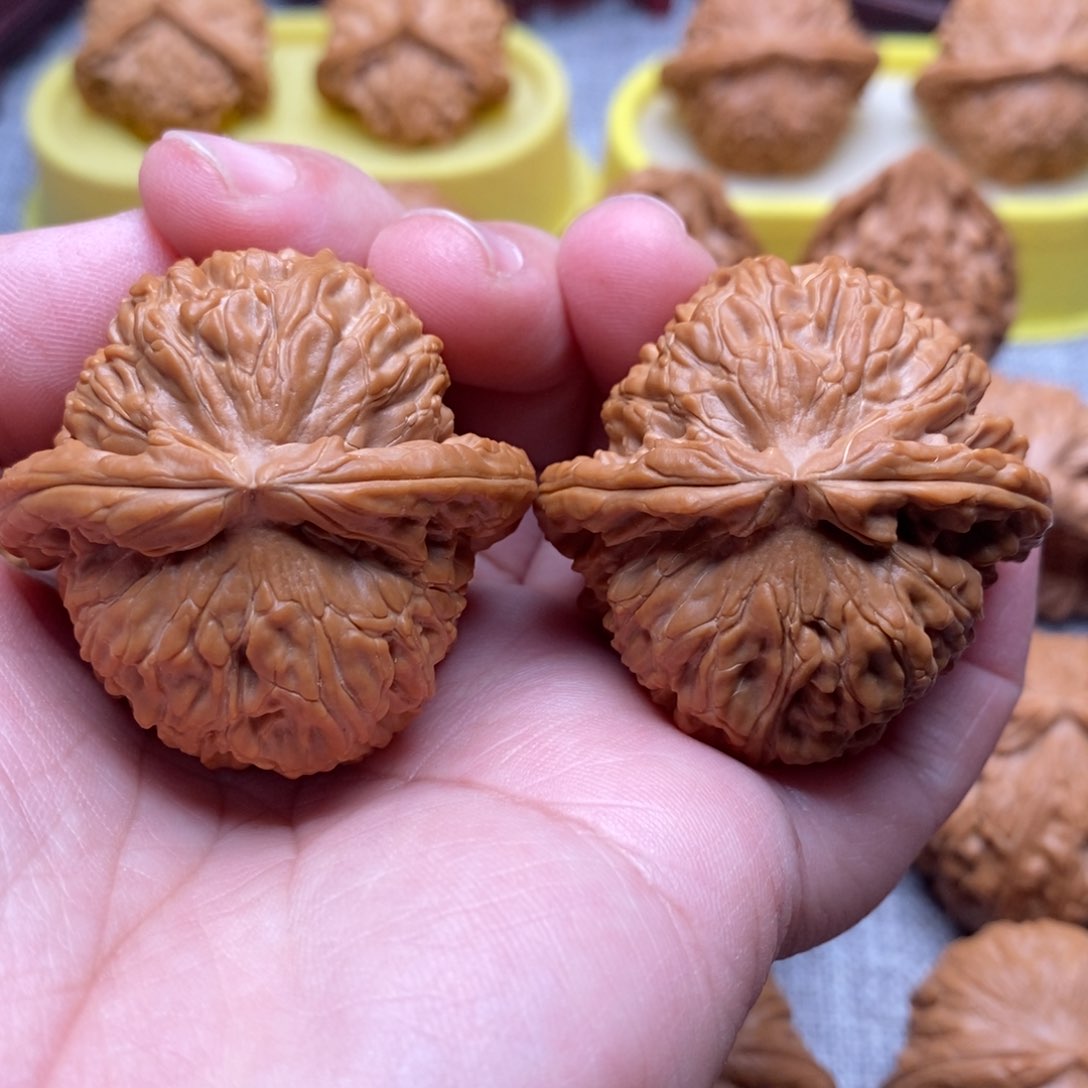 文玩核桃把件42全品白狮子红皮