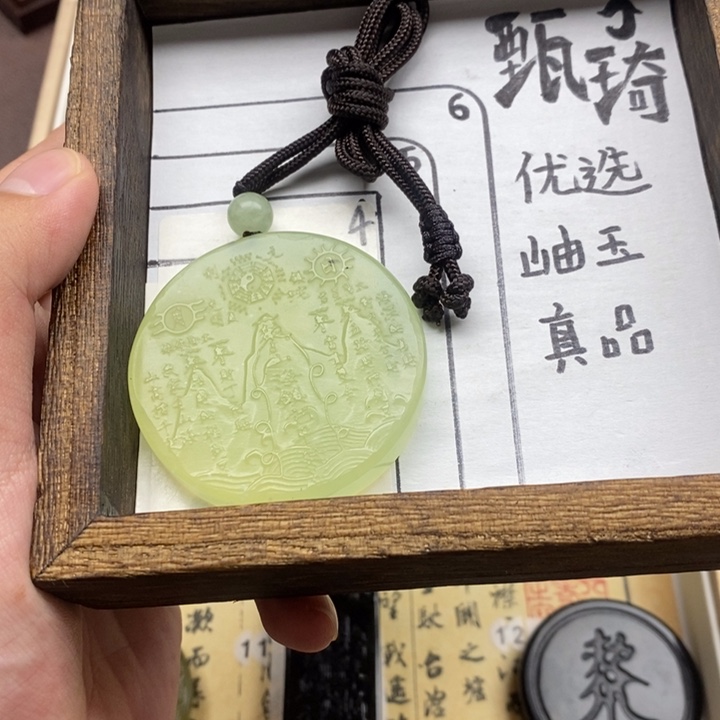 未镶嵌蛇纹石玉颈饰
