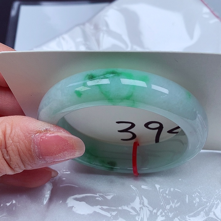 翡翠手镯未镶嵌翡翠