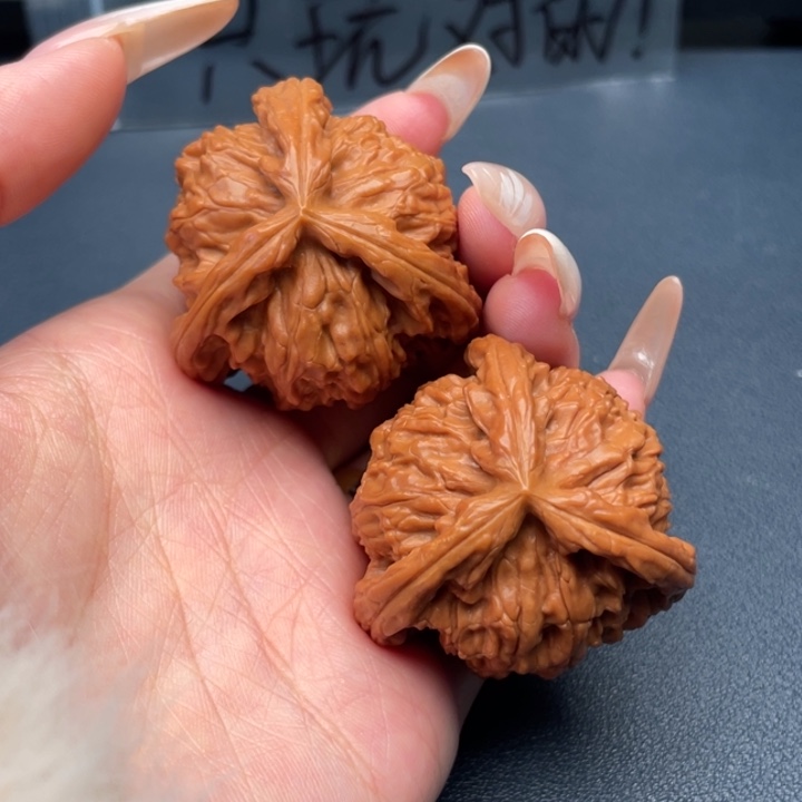 戒***躁文玩核桃吊坠白狮子