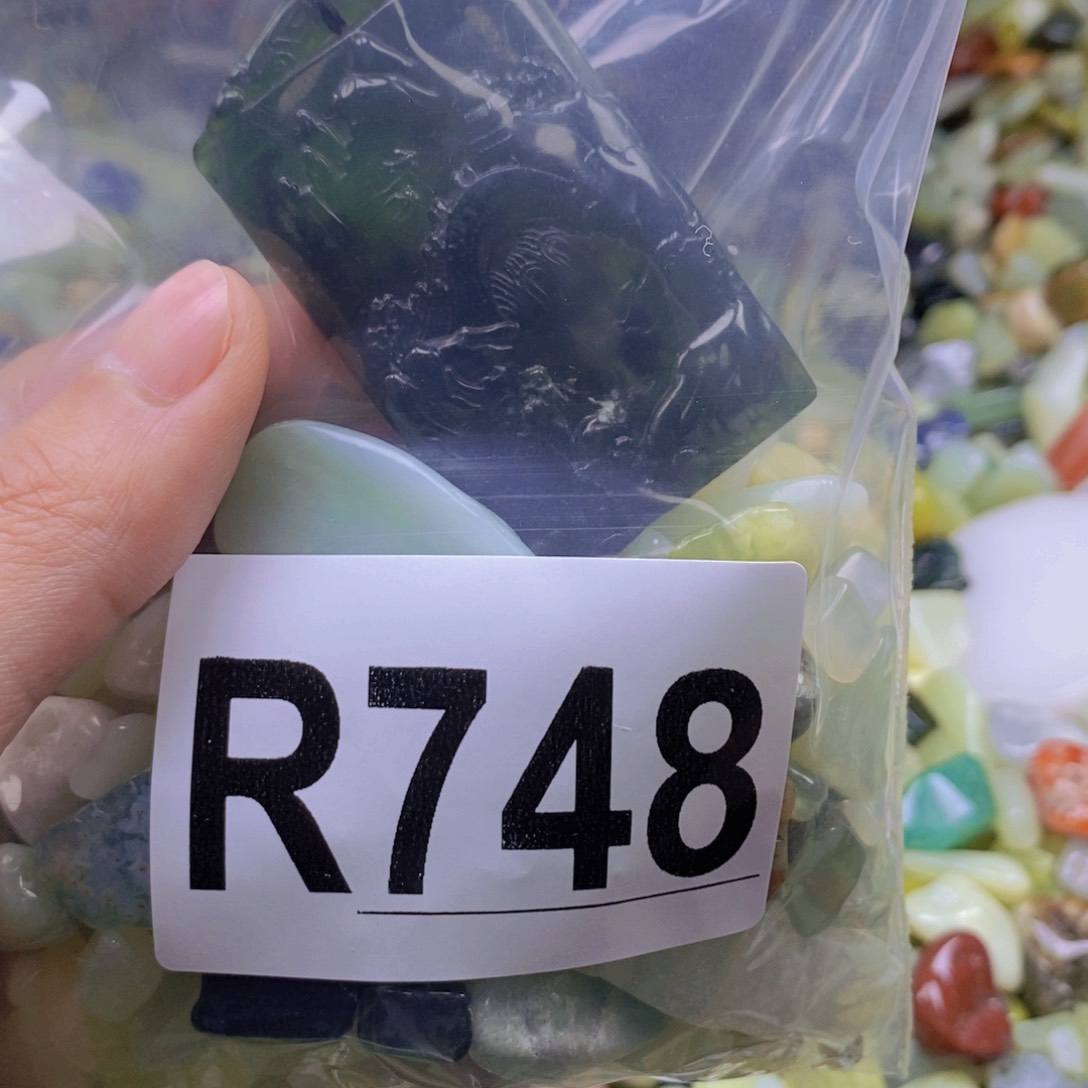 未镶嵌岫玉鱼缸石