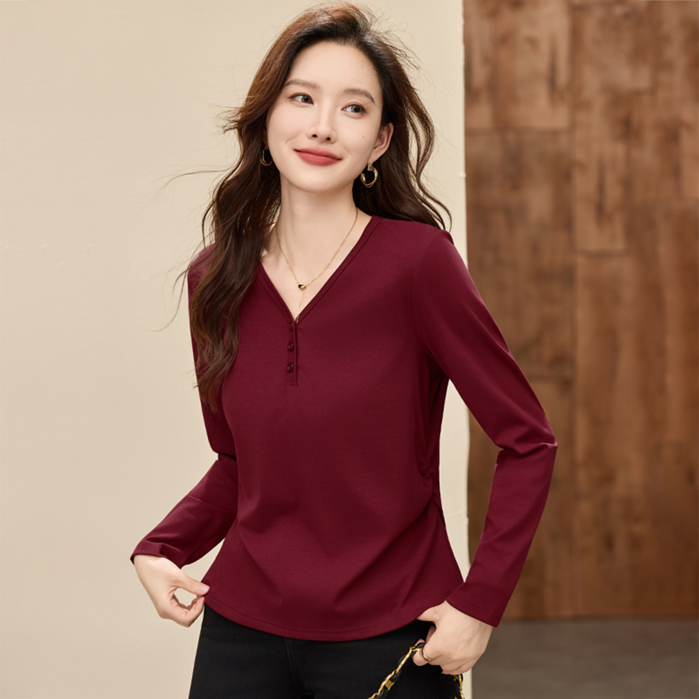2025秋季爆款V领长袖T恤时尚百搭上衣通勤遮肉显瘦正肩洋气打底衫