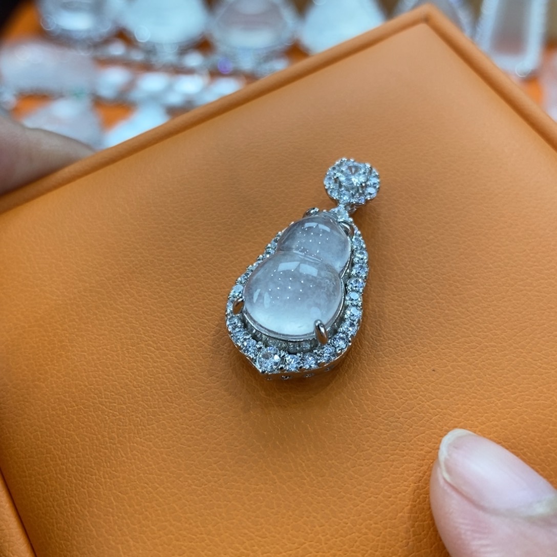 石英质玉吊坠(赠链)合金